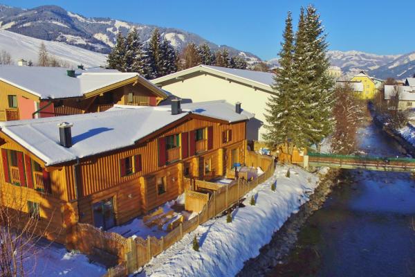 Authentieke blokhut met privésauna op 10 meter van de piste in Kaprun - thumbnail 1