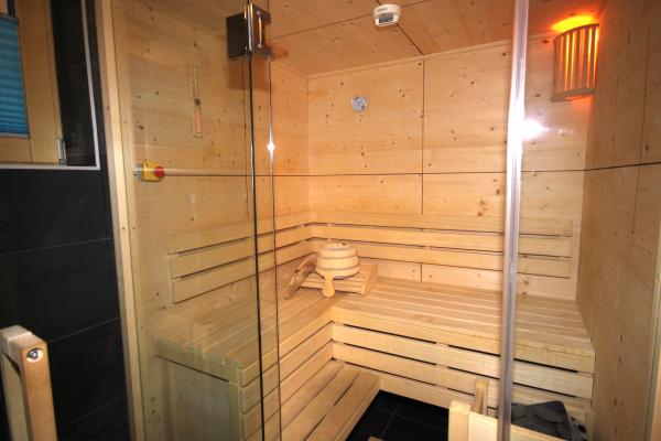 Authentieke blokhut met privésauna op 10 meter van de piste in Kaprun - thumbnail 5