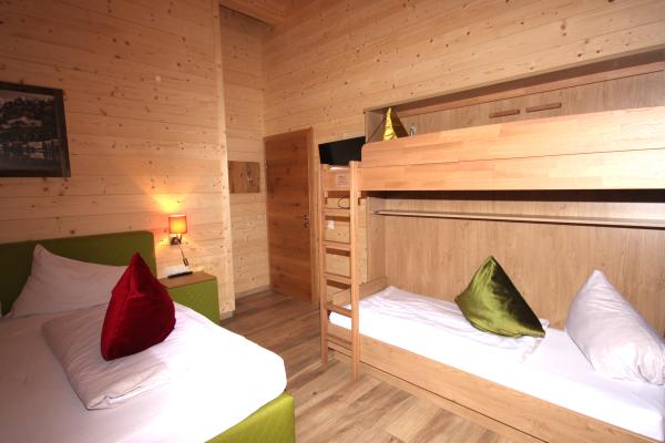Authentieke blokhut met privésauna op 10 meter van de piste in Kaprun - thumbnail 6