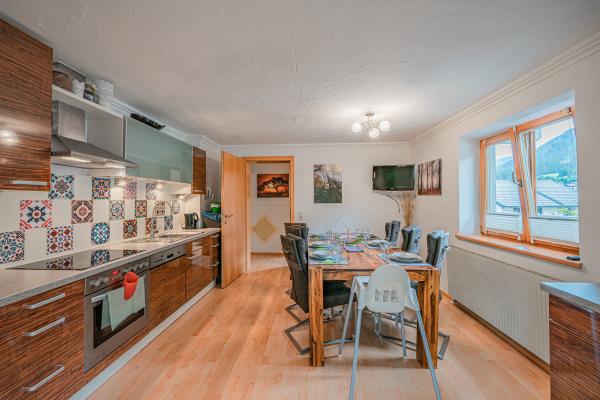 Centraal gelegen appartement aan de piste in Bramberg am Wildkogel - thumbnail 2