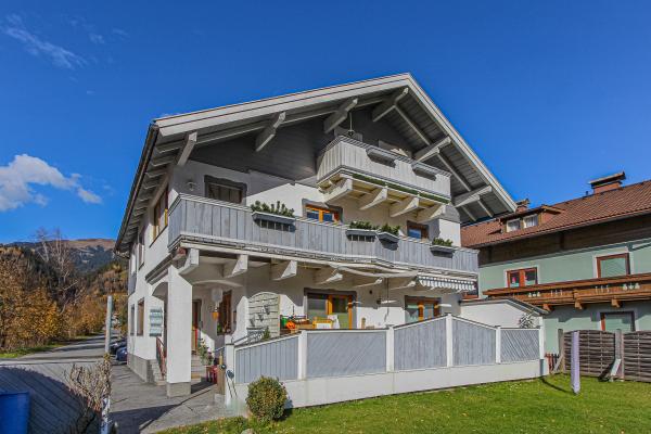 Centraal gelegen appartement aan de piste in Bramberg am Wildkogel - thumbnail 1