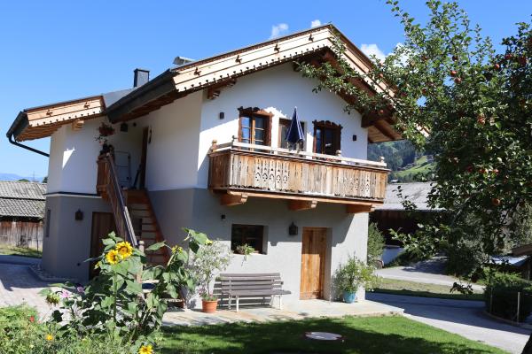 Vrijstaand vakantiehuis aan de piste in Aschau im Zillertal - thumbnail 1
