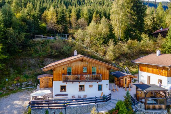 Vrijstaand chalet met sauna en panoramisch bergzicht in Piesendorf - thumbnail 1