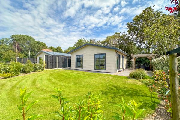Rustig chalet met weids uitzicht, strand op 7 km in Heiloo - thumbnail 1