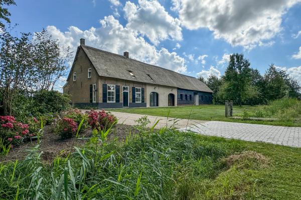 Monumentale hoeve met tuin: luxe vakantiehuis voor 10 personen bij Breda - thumbnail 1