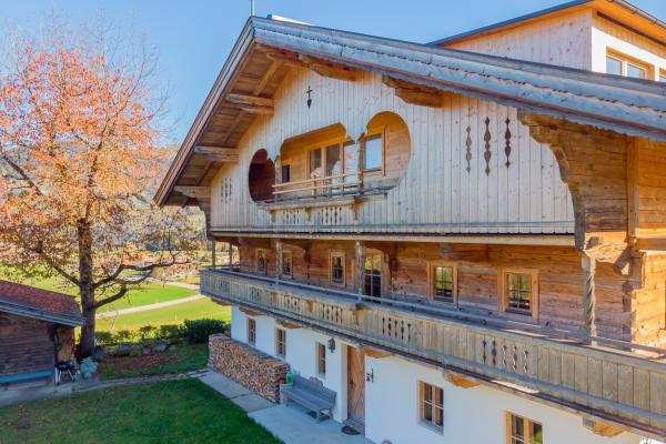 Ruime loft op Tiroler boerderij met panoramisch uitzicht aan de piste - thumbnail 1