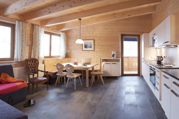 Op 400 m van de piste: ruim appartement voor 8 personen in Fendels - thumbnail 2