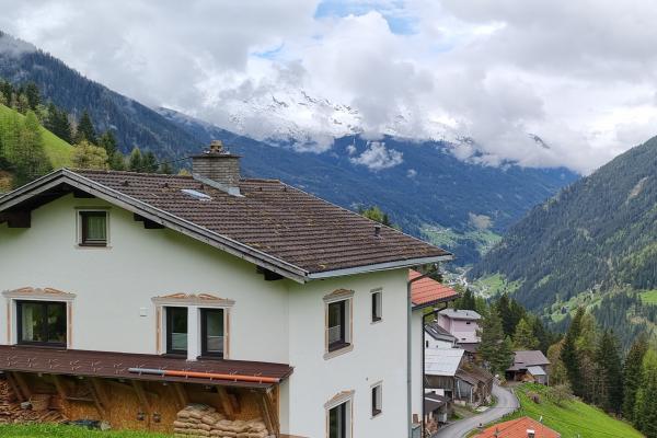 Vrijstaand vakantiehuis op 1300m in Tobadill met panoramisch uitzicht - thumbnail 1