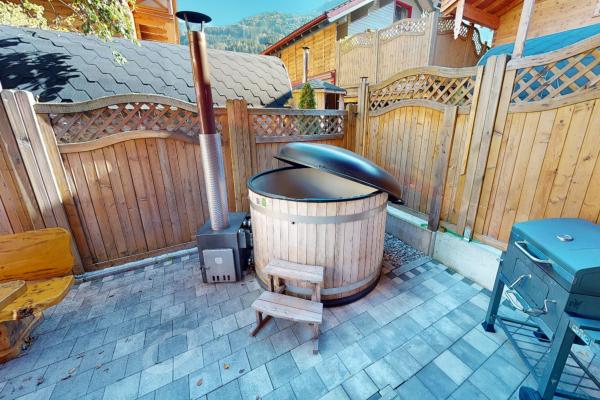 Vrijstaand chalet met sauna & hottub aan de beek in centrum Kaprun - thumbnail 2