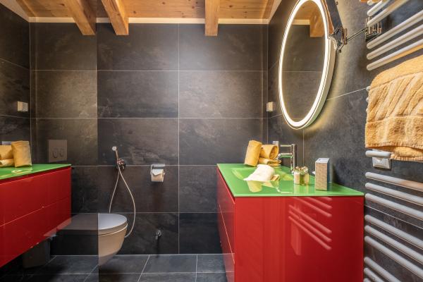 Vrijstaand chalet met sauna & hottub aan de beek in centrum Kaprun - thumbnail 6