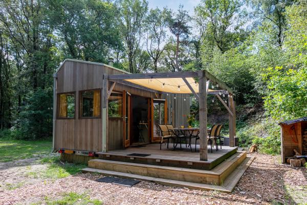2-persoons vrijstaand vakantiehuis in Uden midden in het bos - thumbnail 1