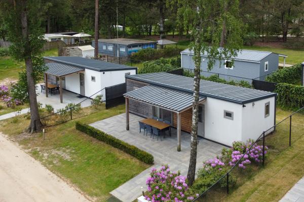 Gezellig chalet op bosrijke camping met zwembad in Vessem - thumbnail 2