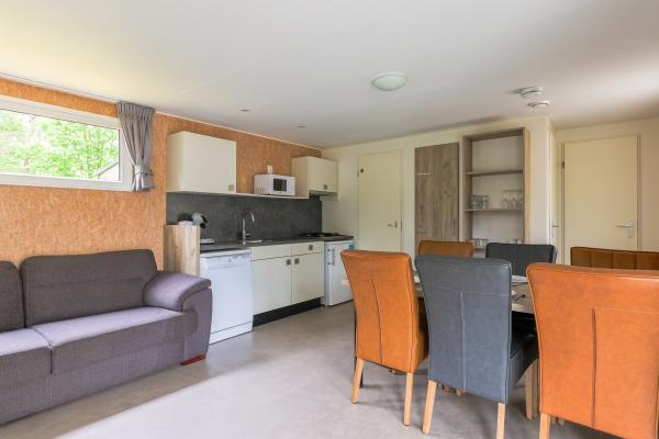 Gezellig chalet op bosrijke camping met zwembad in Vessem - thumbnail 3