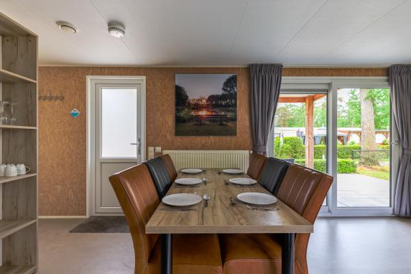 Gezellig chalet op bosrijke camping met zwembad in Vessem - thumbnail 6