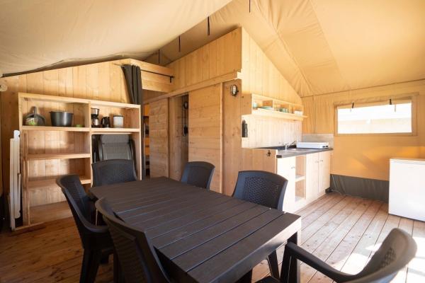Luxe glampingtent op bosrijk vakantiepark in Vessem, Brabant - thumbnail 4