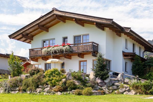 Zonnig appartement aan de piste met panoramisch uitzicht op het Brixental - thumbnail 1