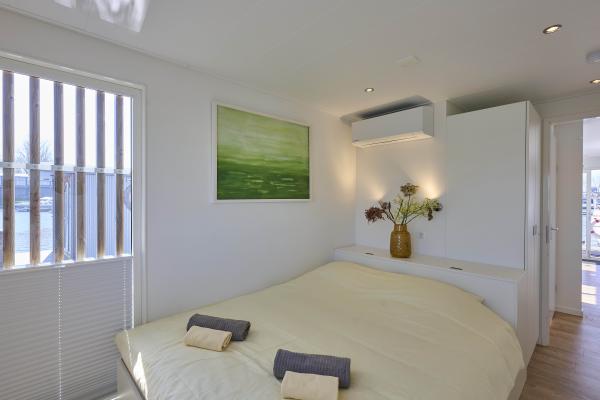 Luxe huisboot met panoramisch dakterras in haven van Kerkdriel - thumbnail 6