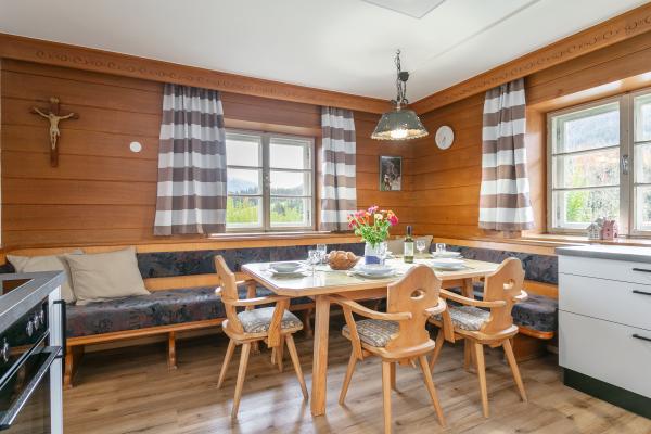 Vrijstaand landhuis aan de piste met sauna en panoramisch uitzicht in Hopfgarten - thumbnail 4