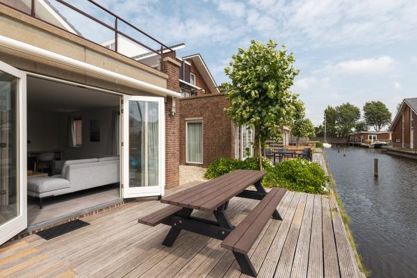Luxe gelijkvloers appartement met waterterras in hartje Uitgeest - thumbnail 2