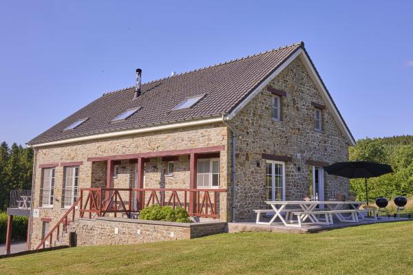 Ruim groepshuis voor 20 personen met grote tuin aan de bosrand in Lierneux - thumbnail 1