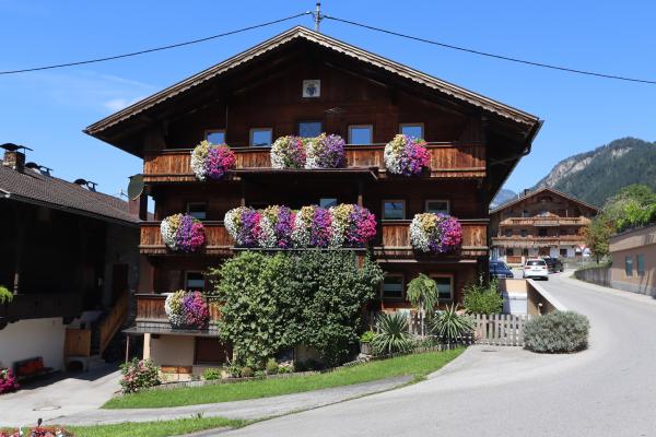 Op 1,3 km van de piste: gezellig appartement in Bruck am Ziller - thumbnail 1