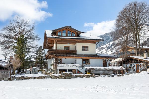 Aan de piste: Centraal appartement in Brixen im Thale - thumbnail 1