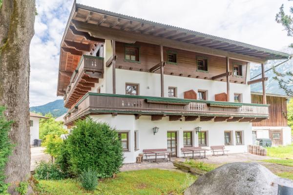 Rustiek Tirools pension voor 26 gasten, 300m van de skilift in Scheffau - thumbnail 1