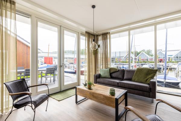 Luxe watervilla Uitgeest: 2 badkamers, dakterras & direct aan het water - thumbnail 4
