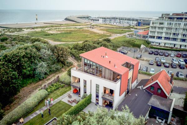 Appartement met tuin direct aan strandopgang in hartje Cadzand - thumbnail 2