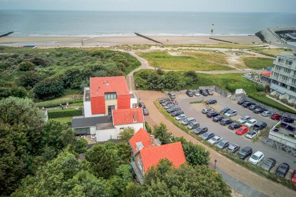 Appartement met tuin direct aan strandopgang in hartje Cadzand - thumbnail 1