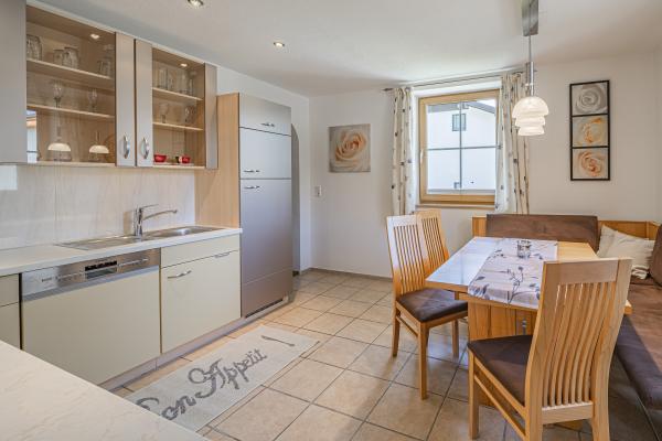 Op 450 m van de piste: ruim appartement in centrum Hochfilzen - thumbnail 2