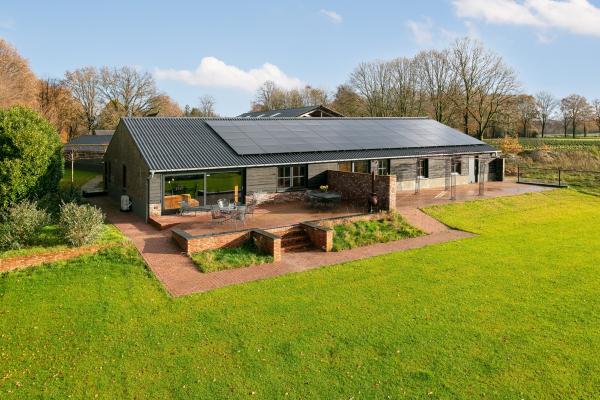 Luxe familiehoeve met paardenstal in Brabants landschap, 12 pers - thumbnail 1