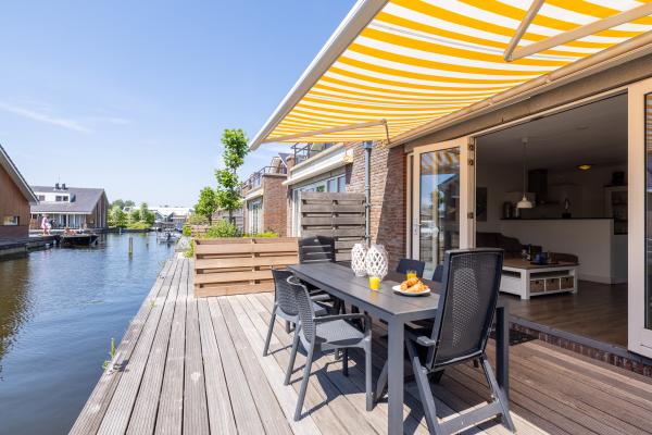 Ruim 12-persoons appartement met privé aanlegsteiger aan het Uitgeestermeer - thumbnail 2