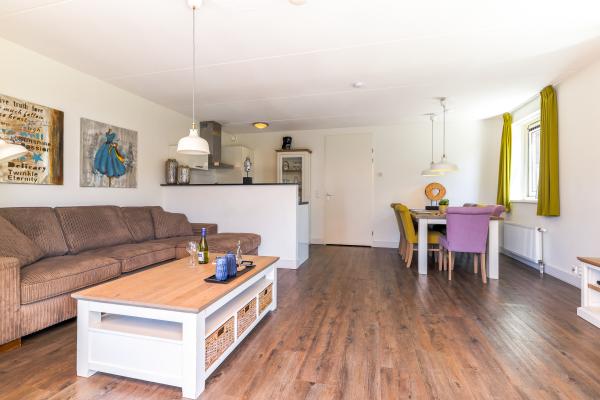 Ruim 12-persoons appartement met privé aanlegsteiger aan het Uitgeestermeer - thumbnail 5