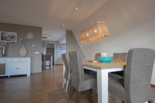 Op 750 m van het strand: ruim luxe appartement in centrum Westerland - thumbnail 6