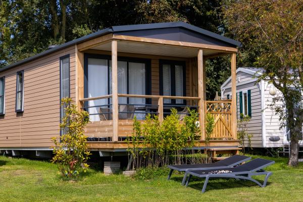Luxe chalet op familiecamping, 750m van strand aan de Waddenzee - thumbnail 2