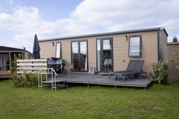 Luxe chalet op kleinschalig vakantiepark nabij Waddenzee en strand - thumbnail 1