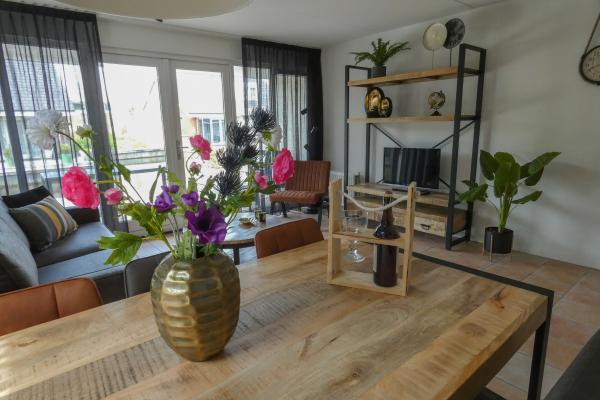Modern vakantiehuis direct aan het Uitgeestermeer voor 6 personen - thumbnail 5