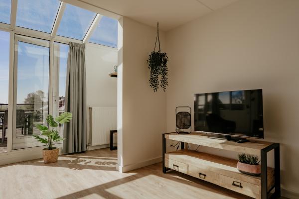 Appartement met dakterras en panoramisch uitzicht op het Uitgeestermeer - thumbnail 5
