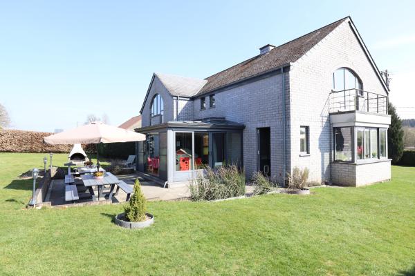 Moderne groepswoning voor 14 personen met sauna en speelruimte in Houffalize - thumbnail 1