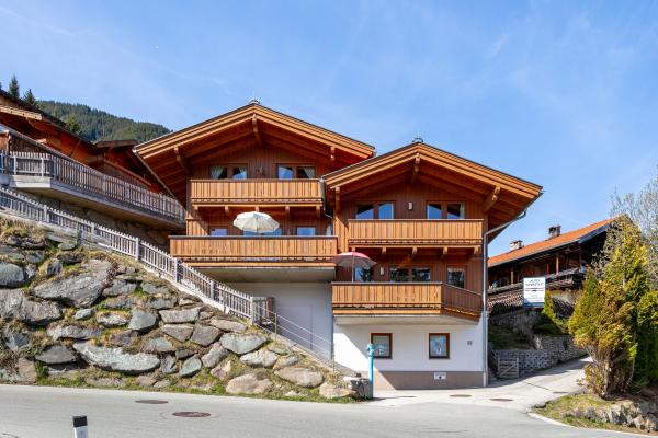 Authentiek chalet aan de piste met panoramisch uitzicht over het Zillertal - thumbnail 1