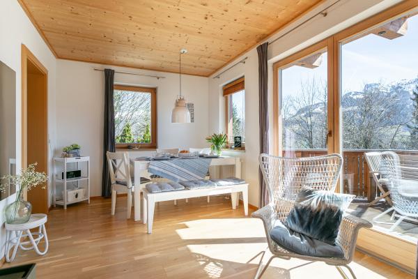 Authentiek chalet direct aan de piste met panoramisch dalzicht - thumbnail 4