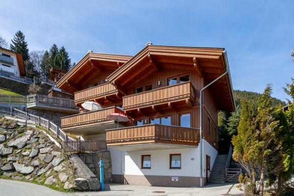 Authentiek chalet direct aan de piste met panoramisch dalzicht - thumbnail 1