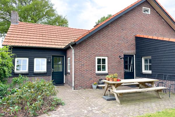Landelijk vakantiehuis aan bosrand met 2 badkamers en omheinde tuin - thumbnail 2