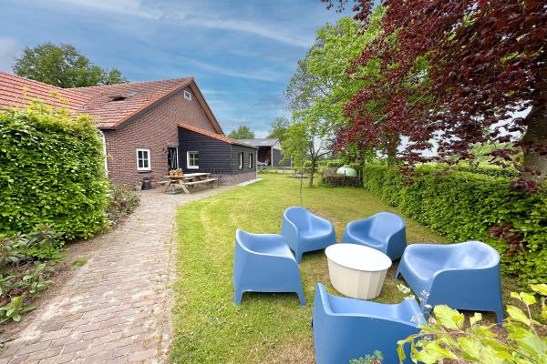 Landelijk vakantiehuis aan bosrand met 2 badkamers en omheinde tuin - thumbnail 3