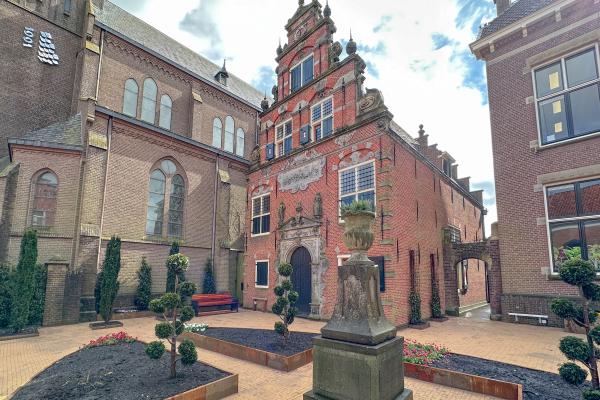Historisch weeshuis in hartje Enkhuizen – unieke groepsaccommodatie voor 14 personen - thumbnail 2