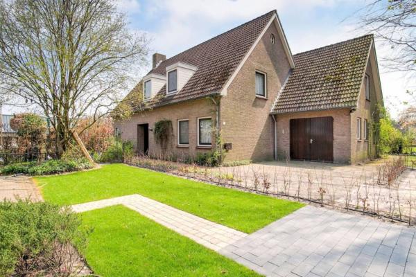 Ruime vakantiewoning met terras bij de duinen, 10 pers., Nieuwkuijk - thumbnail 1