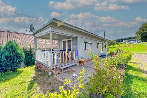 Knus chalet met verwarmd zwembad en bistro in de Vulkaan-Eifel - thumbnail 2