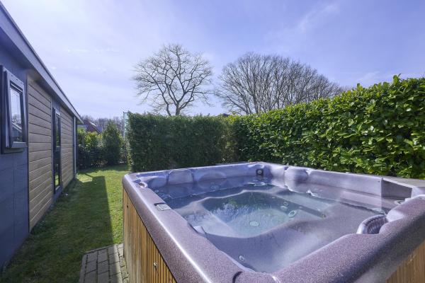 Wellnessbungalow in bosrijk Kaatsheuvel, op 470m van de Efteling - thumbnail 2