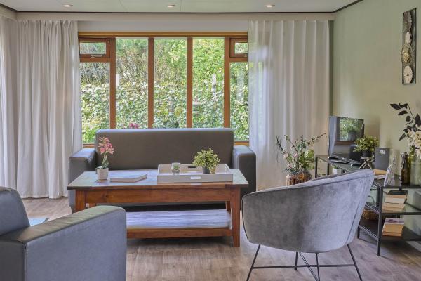 Huisdiervriendelijk chalet met omheinde tuin op Bospark de Wervelwind - thumbnail 2